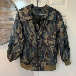 PrettyLittleThing  Green Camo Windbreaker Jacket sz S